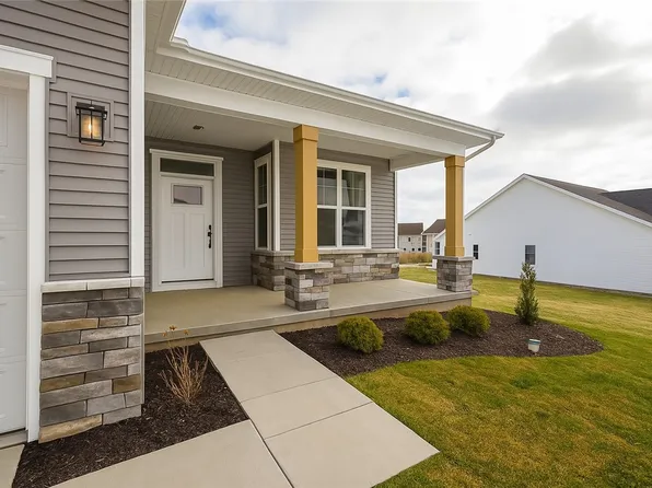 77 Thompson Ln, Canandaigua City, NY 14424