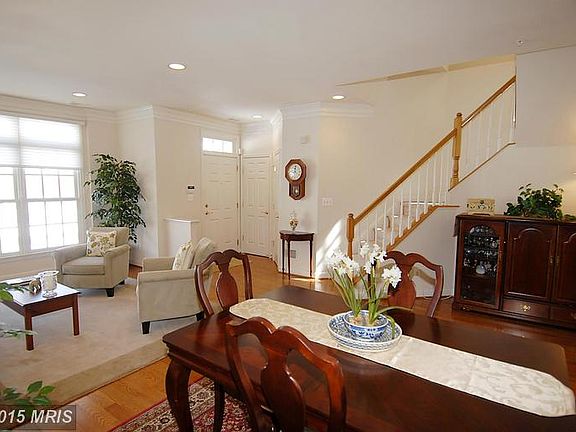 3rd image of 335 Oak Knoll Dr