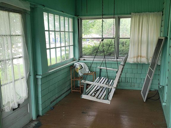 4th image of 214 N Main St