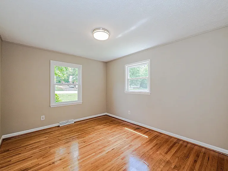 6814 Barrington Dr — Photo 14