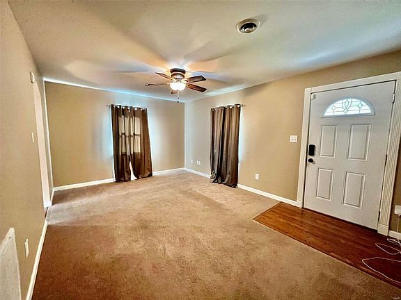3rd image of 842 Tennyson Ave