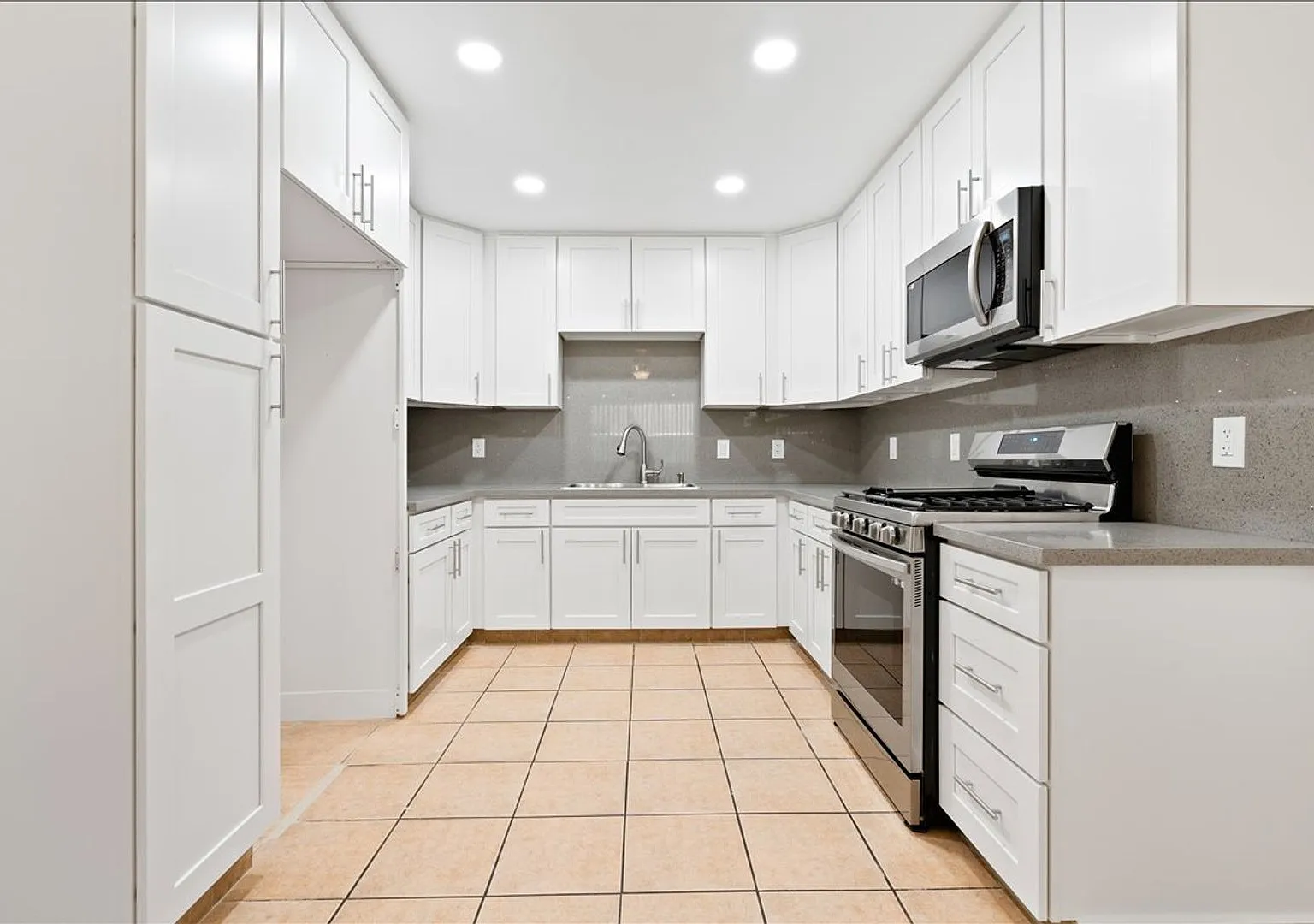 135 S. Belmont St — Photo 4