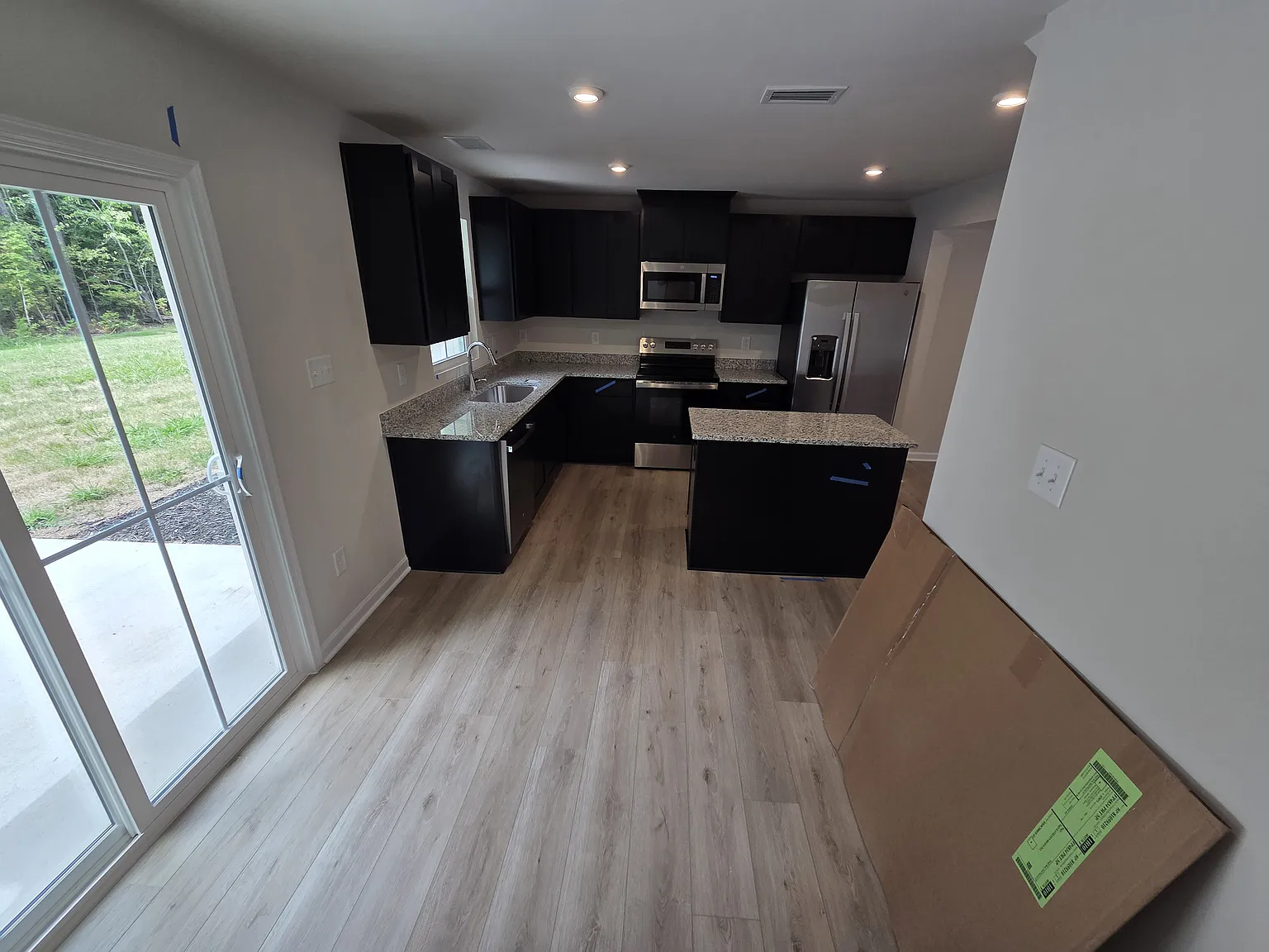 3 bed, 2.5 bath, 1220 sqft, $2,100 — Photo 4