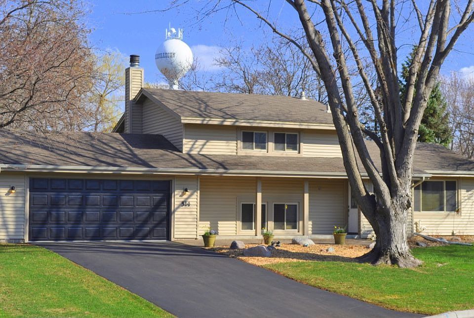 Corner lot in a quiet double cul-de-sac