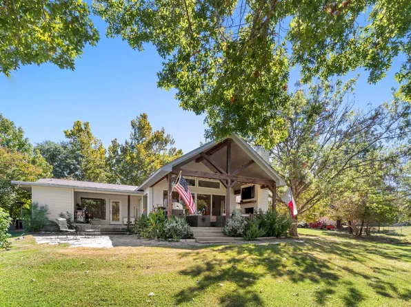 2314 Bear Creek Cir, Athens, TX 75752