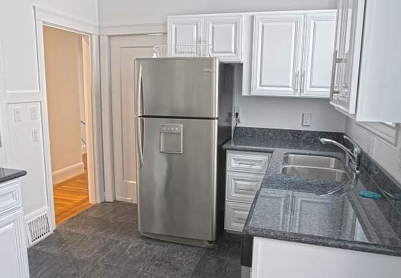 3rd image of 538 Steiner St