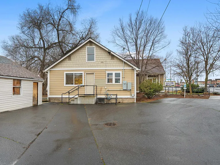 107 E Holland Ave — Photo 5