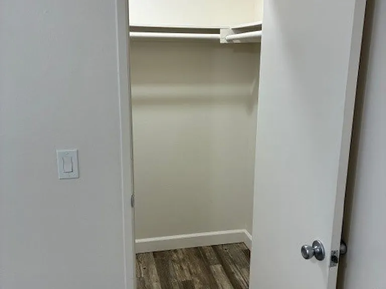 Summit Creek Apartments — Photo 33