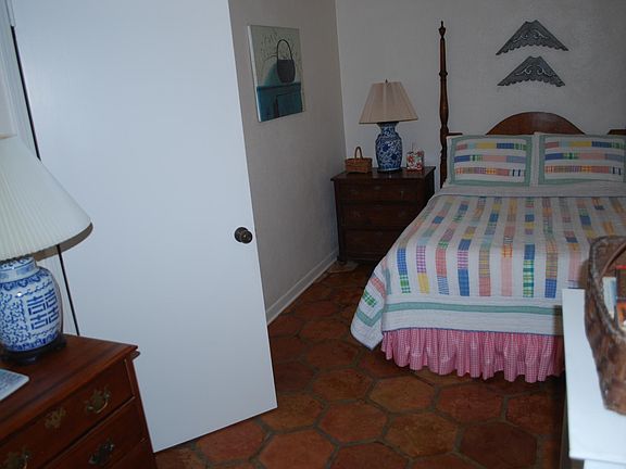 2nd image of 1039 Bay Esplanade