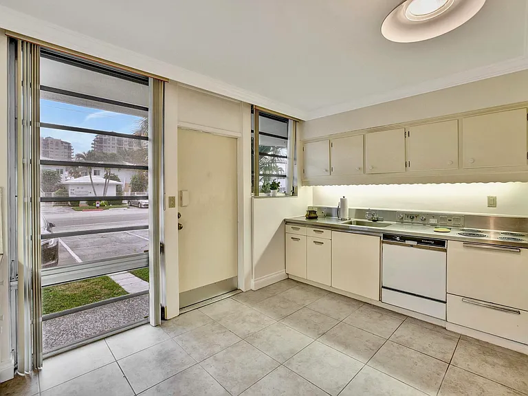 2727 Yacht Club Blvd #2A — Photo 40
