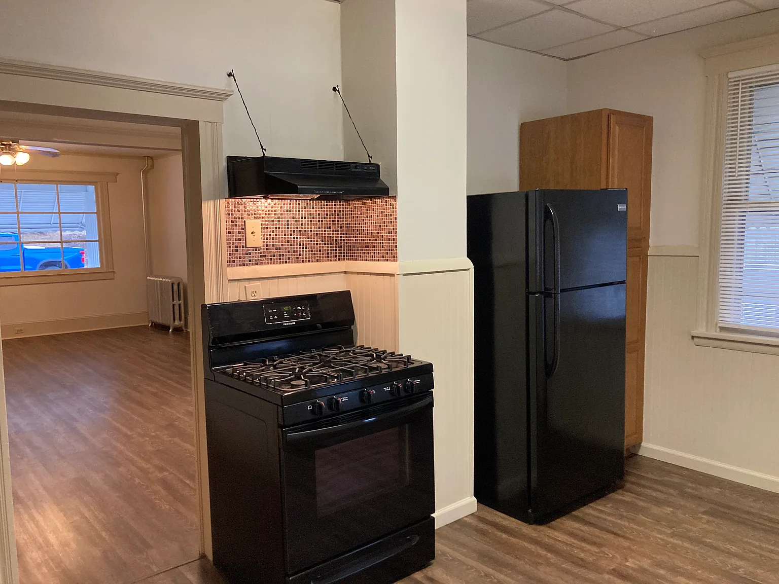 3 bed, 1200 sqft, $1,295 — Photo 4