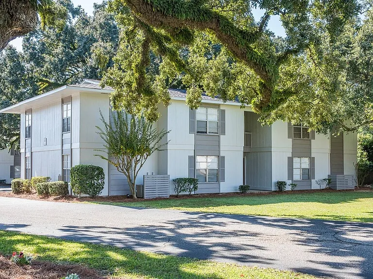 Twin Oaks Apartments — Photo 14