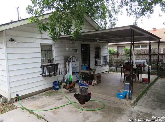 4th image of 110 Alexander Ave
