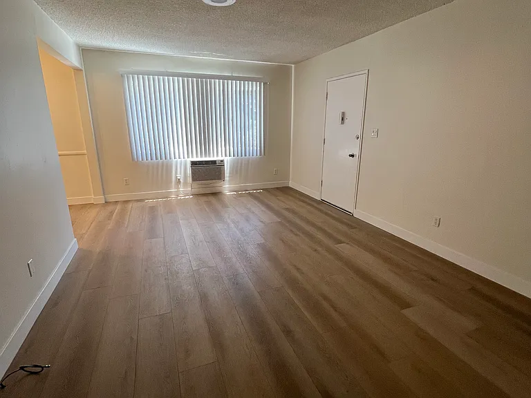 8415 Amigo Ave #6 — Photo 6