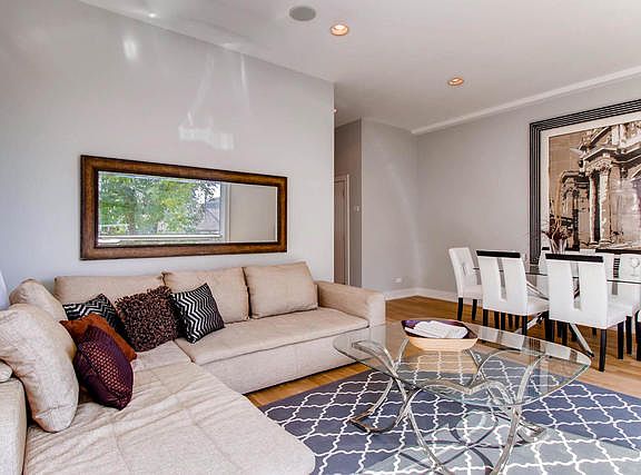 5th image of 1005 N Wood St #1