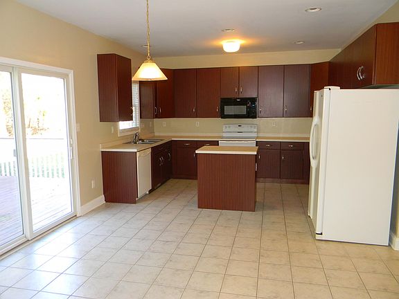 4th image of 104 W Shore Dr