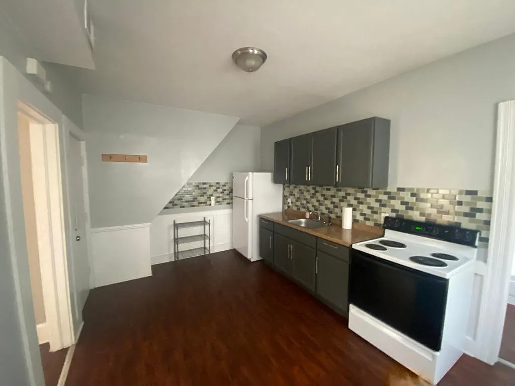 1 bed, 800 sqft, $1,250 — Photo 3