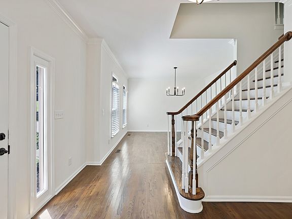 3rd image of 700 Highland View Pl