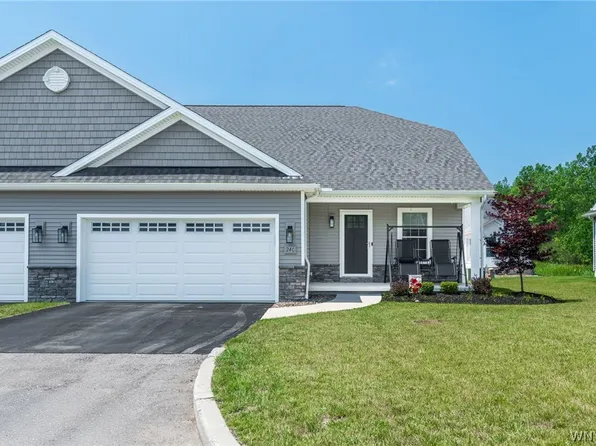 24 Essex Woods Ln Unit C, Buffalo, NY 14228