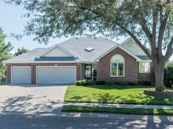 711 N Polk St, Papillion, NE 68046