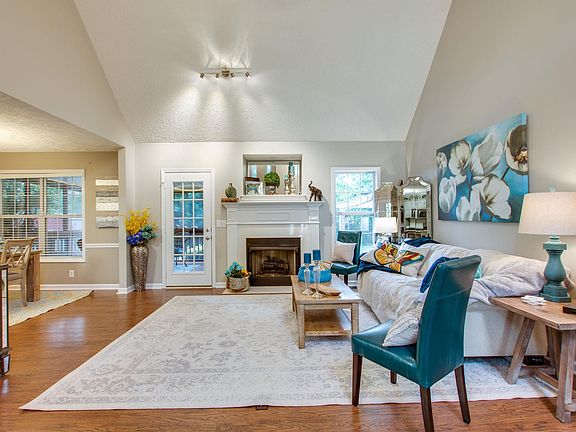 4th image of 2323 Amber Glen Dr