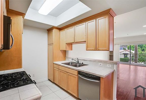 2nd image of 3328 Oakhurst Ave APT 111