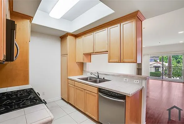 3328 Oakhurst Ave #111 — Photo 2