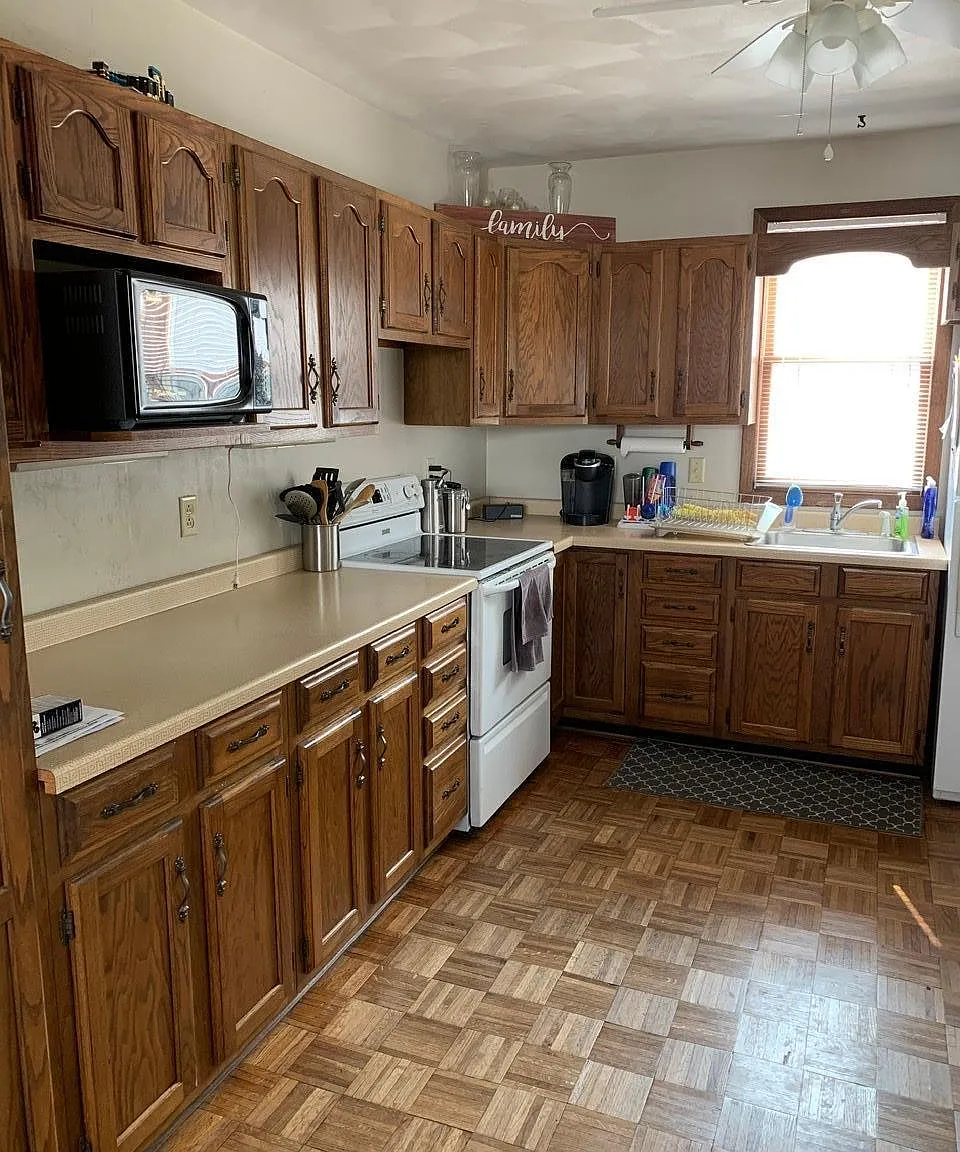 3 bed, 1.5 bath, 1645 sqft, $1,675 — Photo 2
