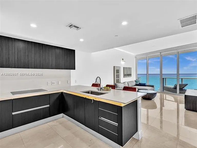 17001 Collins Ave #CU-2106 — Photo 6