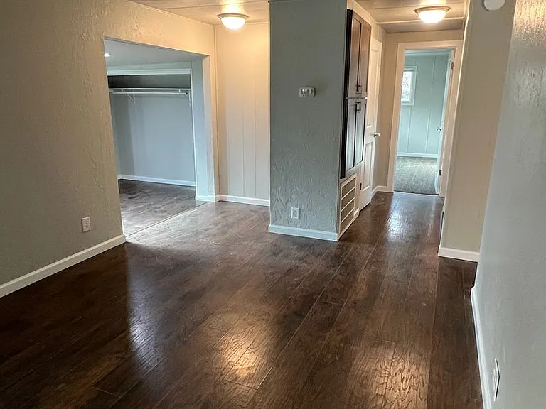 2038 Laburnum Ave #B — Photo 6