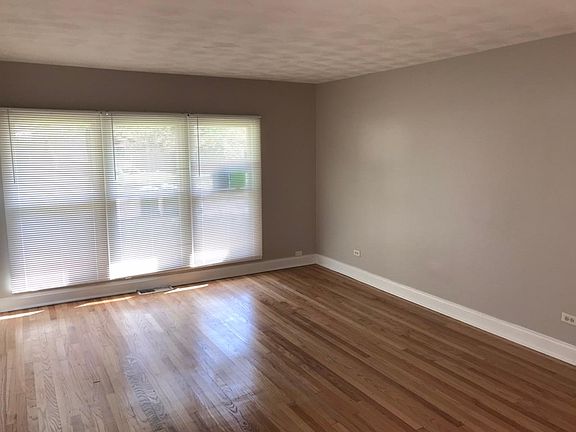 5th image of 15578 Rose Dr