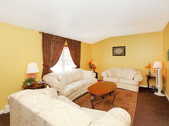 5th image of 19 College Hills Dr