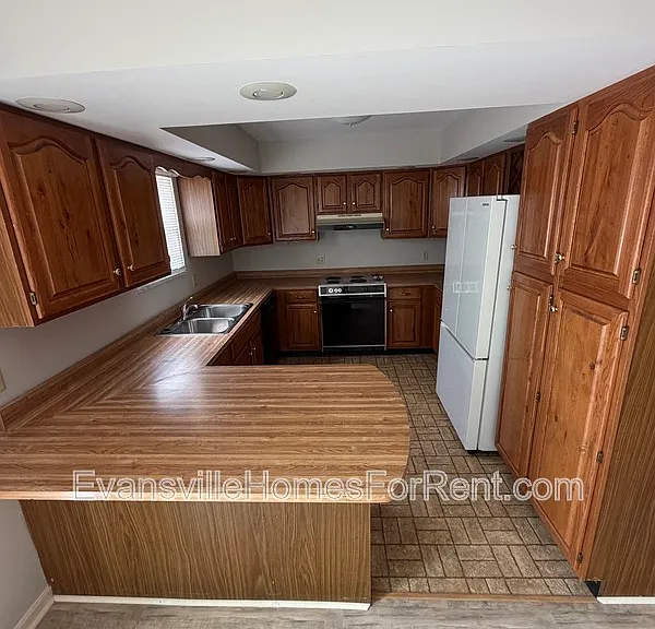 400 S Bosse Ave — Photo 4