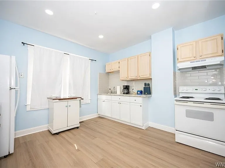 98 E Delavan Ave #N — Photo 8