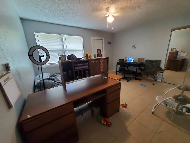 909 Howard St — Photo 11