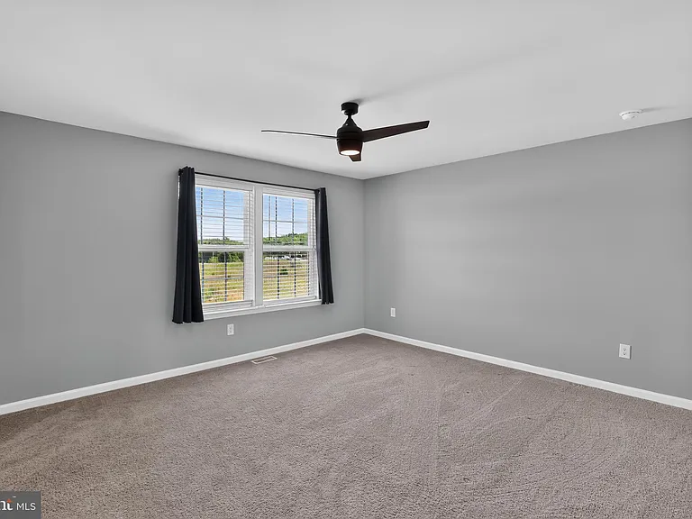 491 N Palace Dr — Photo 29