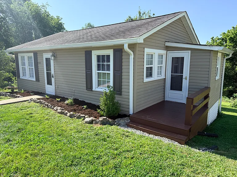 1503 Glyn Cir — Photo 1