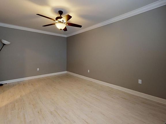 2nd image of 620 Lovers Ln APT 3
