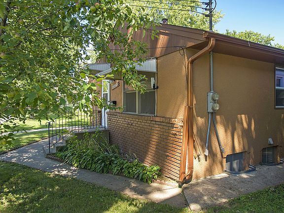 2nd image of 2925 California St NE