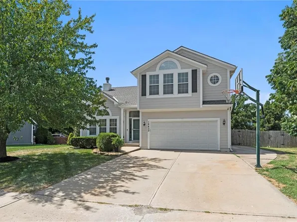 18432 Spruce St, Gardner, KS 66030