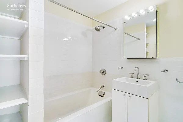 Rented by Sotheby's International Realty | media 39