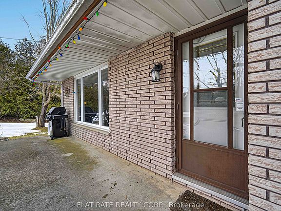 3rd image of 2086 McCrackens Landing Rd
