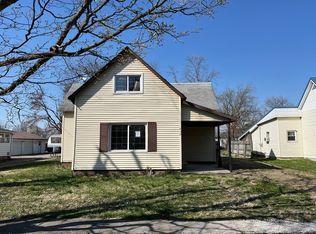 932 E Chestnut St, Olney, IL