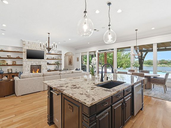 5th image of 1005 Forest Lake Cir