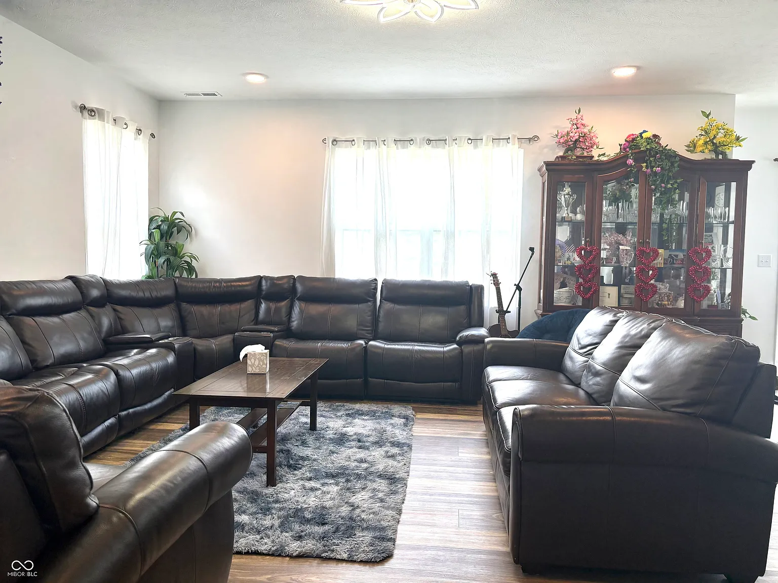 3 bed, 2.5 bath, 2317 sqft, $2,200 — Photo 3
