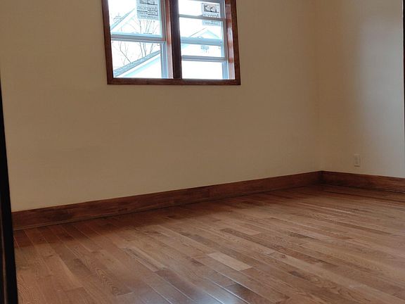 3rd image of 29 Sunset St #1