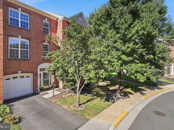 13002 Park Crescent Cir, Herndon, VA 20171