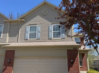 207 Black Hill Dr, Streamwood, IL 60107