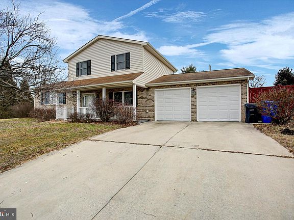 4th image of 1760 Holly Ln