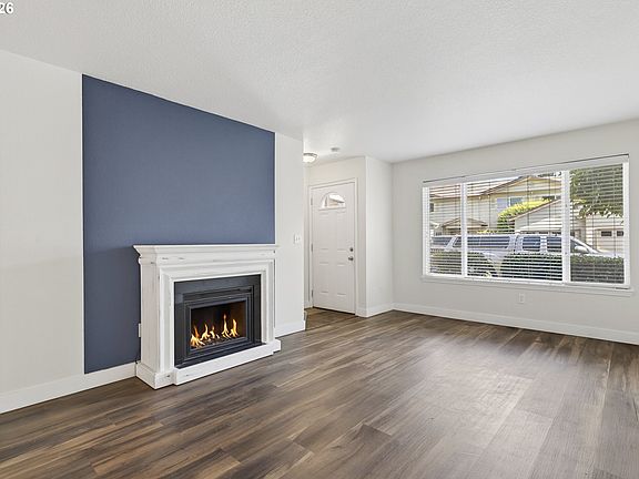 4th image of 681 32nd St Unit 2